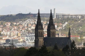 Bazilika - dálkový pohled z jihovýchodu (Pankrác)